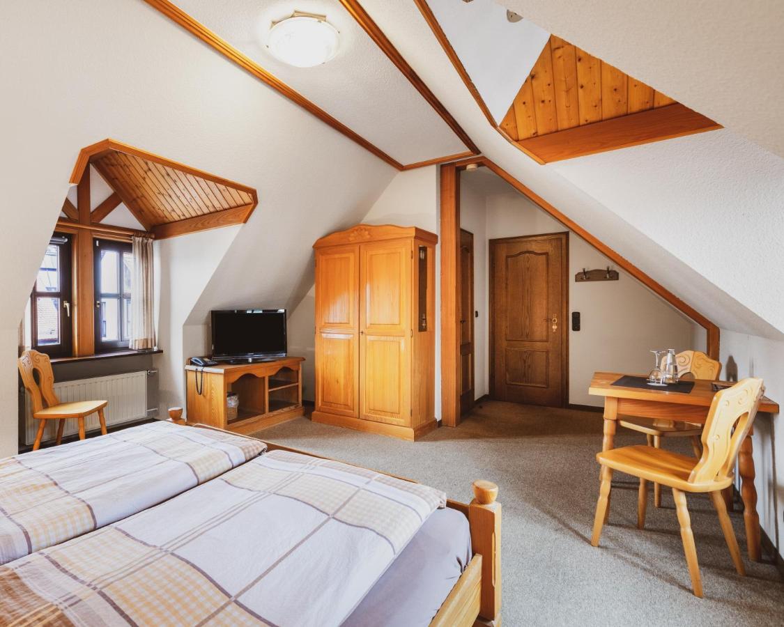 Fremden- Und Monteurzimmer "Zum Ochsen" Flieden Exterior foto