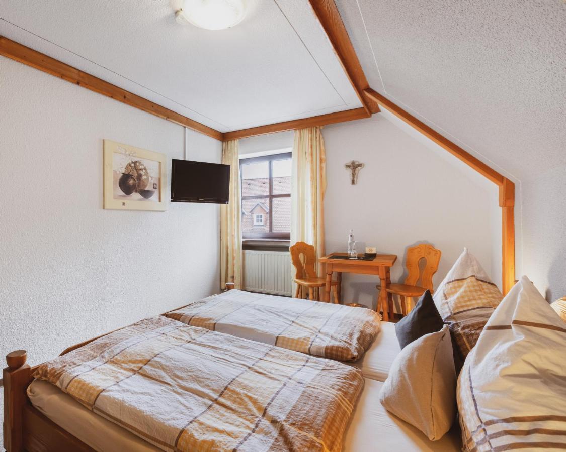 Fremden- Und Monteurzimmer "Zum Ochsen" Flieden Exterior foto